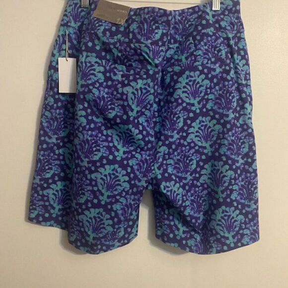 Soft Surrounding Blue Floral Bermuda shorts, size 1X/(18/20) - Picture 2 of 4
